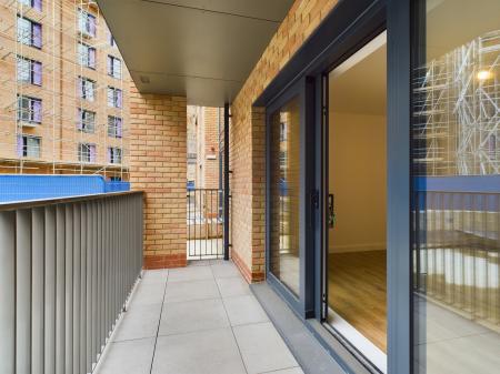 2 bedroom Flat to let in Pyramid House, Ashford, TN23