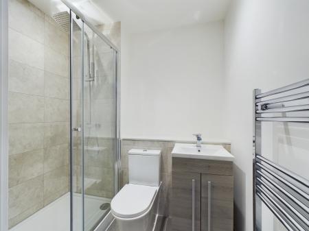 2 bedroom Flat to let in Pyramid House, Ashford, TN23