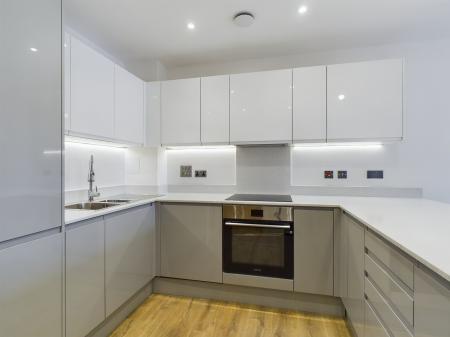 2 bedroom Flat to let in Pyramid House, Ashford, TN23