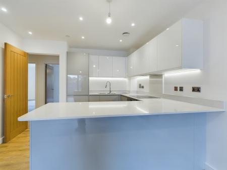 2 bedroom Flat to let in Pyramid House, Ashford, TN23