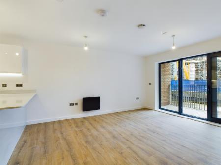 2 bedroom Flat to let in Pyramid House, Ashford, TN23