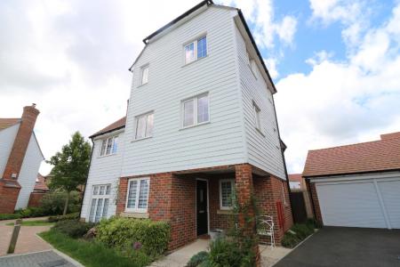 4 bedroom Detached house to let in Song Thrush Drive, Finberry, Ashford, TN25