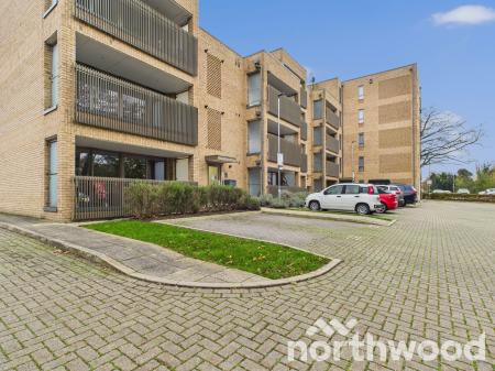 2 bedroom Flat to let in Victoria Crescent, Ashford, Ashford, TN23