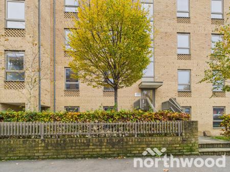 2 bedroom Flat to let in Victoria Crescent, Ashford, Ashford, TN23