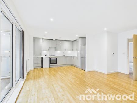 2 bedroom Flat to let in Victoria Crescent, Ashford, Ashford, TN23