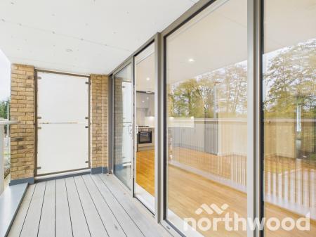 2 bedroom Flat to let in Victoria Crescent, Ashford, Ashford, TN23