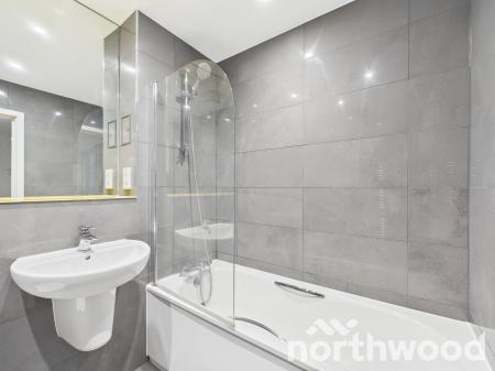 2 bedroom Flat to let in Victoria Crescent, Ashford, Ashford, TN23