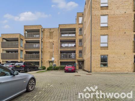 2 bedroom Flat to let in Victoria Crescent, Ashford, Ashford, TN23