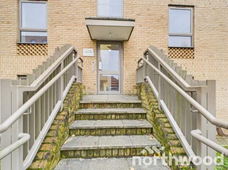 2 bedroom Flat to let in Victoria Crescent, Ashford, Ashford, TN23