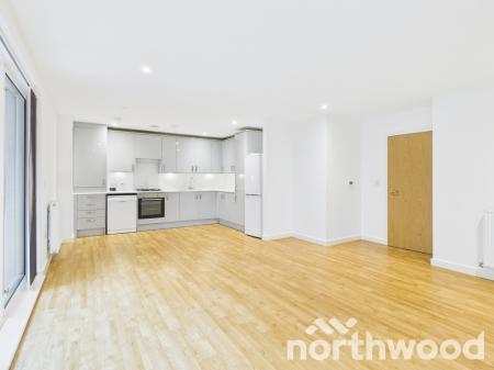 2 bedroom Flat to let in Victoria Crescent, La Riviere, Ashford, TN23