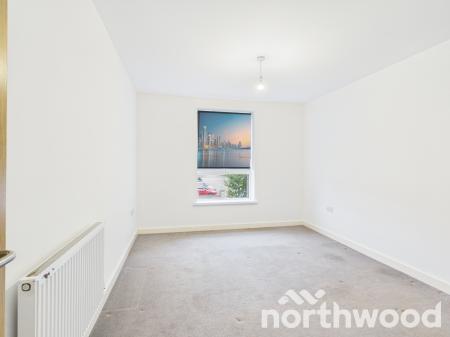 2 bedroom Flat to let in Victoria Crescent, La Riviere, Ashford, TN23