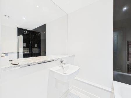 2 bedroom Flat to let in Victoria Crescent, Victoria Point, Ashford, TN23