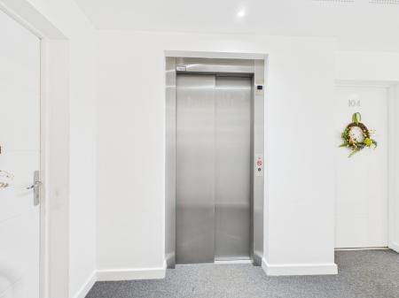 2 bedroom Flat to let in Victoria Crescent, Victoria Point, Ashford, TN23