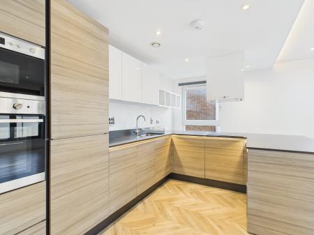 2 bedroom Flat to let in Victoria Crescent, Victoria Point, Ashford, TN23