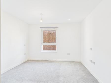 2 bedroom Flat to let in Victoria Crescent, Victoria Point, Ashford, TN23