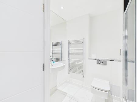 2 bedroom Flat to let in Victoria Crescent, Victoria Point, Ashford, TN23