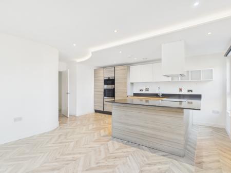 2 bedroom Flat to let in Victoria Crescent, Victoria Point, Ashford, TN23