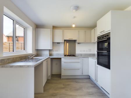 3 bedroom Detached house to let in Cornfield Lane, Kingsnorth, TN25