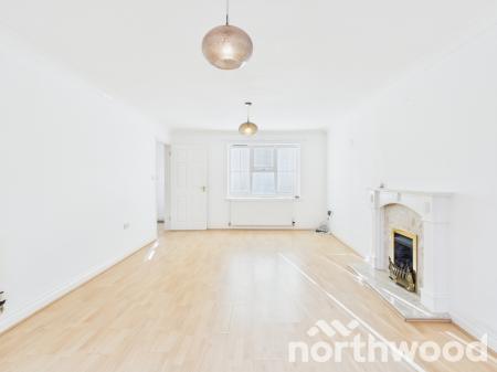 4 bedroom Detached house to let in Frank Edinger Close, Kennington, Ashford, TN24