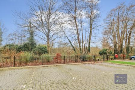 1 bedroom Flat to let in Victoria Crescent, La Riviere, Ashford, TN23