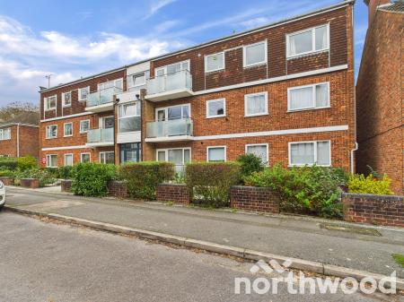 2 bedroom Apartment for sale in Lower Queens Road, Ashford, Ashford, TN24