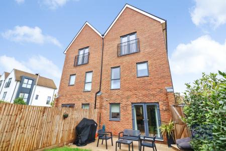 4 bedroom Town house to let in Chilmington Avenue, Chilmington Green, Ashford, TN23