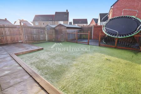 4 bedroom Semi-detached house to let in Sir John Killick Road, Repton Park, Ashford, TN23