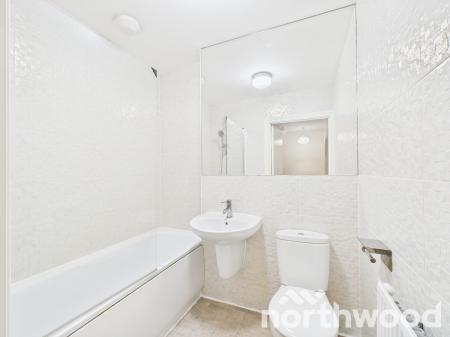 4 bedroom Semi-detached house to let in Sir John Killick Road, Repton Park, Ashford, TN23