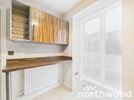 4 bedroom Semi-detached house to let in Sir John Killick Road, Repton Park, Ashford, TN23