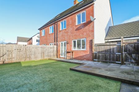 4 bedroom Semi-detached house to let in Sir John Killick Road, Repton Park, Ashford, TN23