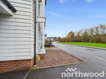 4 bedroom Semi-detached house to let in Sir John Killick Road, Repton Park, Ashford, TN23