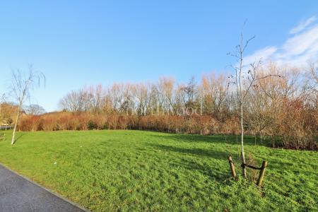 4 bedroom Semi-detached house to let in Sir John Killick Road, Repton Park, Ashford, TN23