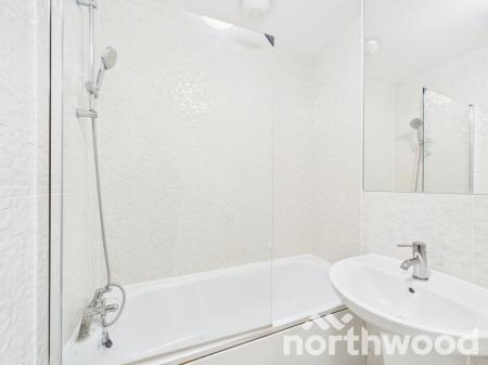 4 bedroom Semi-detached house to let in Sir John Killick Road, Repton Park, Ashford, TN23