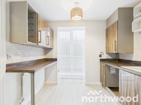 4 bedroom Semi-detached house to let in Sir John Killick Road, Repton Park, Ashford, TN23