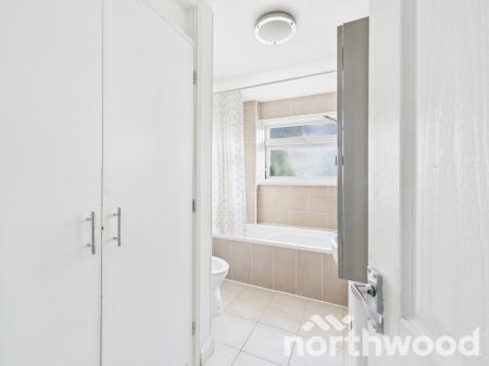 2 bedroom Flat to let in Canterbury Road, Town Centre, Ashford, TN24