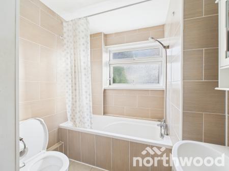 2 bedroom Flat to let in Canterbury Road, Town Centre, Ashford, TN24