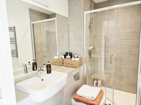 2 bedroom Flat to let in Hampton Place, Ashford, TN23