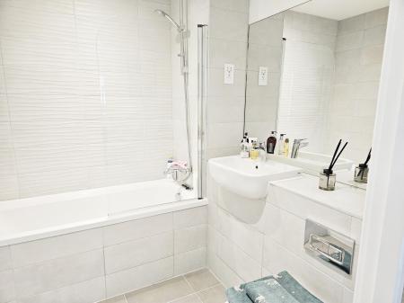 2 bedroom Flat to let in Hampton Place, Ashford, TN23