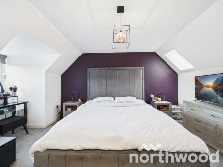 4 bedroom Semi-detached house for sale in Heritage Road, Bridgefield, Ashford, TN25