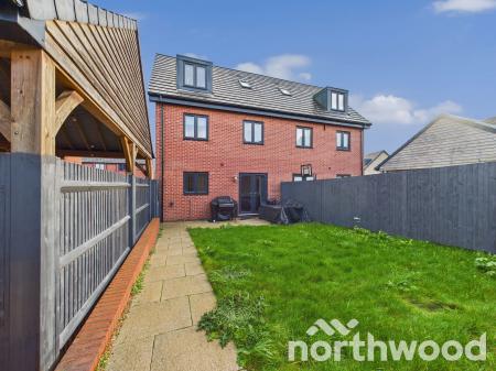 4 bedroom Semi-detached house for sale in Heritage Road, Bridgefield, Ashford, TN25