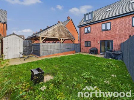 4 bedroom Semi-detached house for sale in Heritage Road, Bridgefield, Ashford, TN25