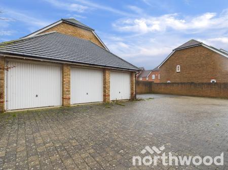 3 bedroom Terraced House for sale in Lodge Close, Singleton, Ashford, TN23