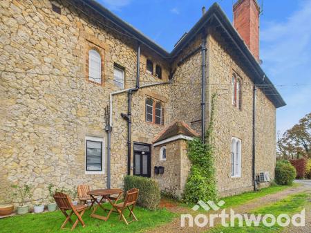 2 bedroom Flat for sale in The Grove, Pluckley, TN27