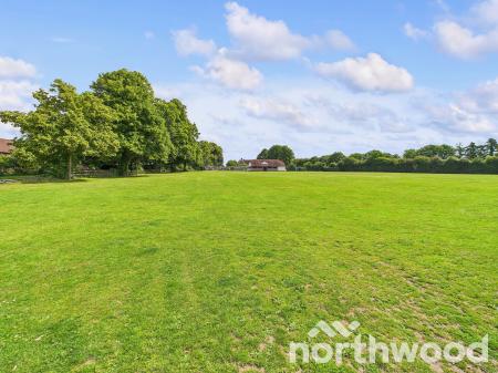 2 bedroom Flat for sale in The Grove, Pluckley, TN27