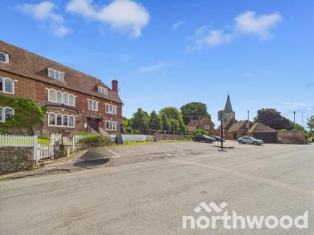 2 bedroom Flat for sale in The Grove, Pluckley, TN27