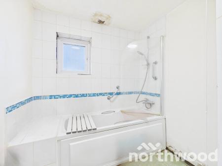 3 bedroom Semi-detached house for sale in Noakes Meadow, Ashford, Ashford, TN23