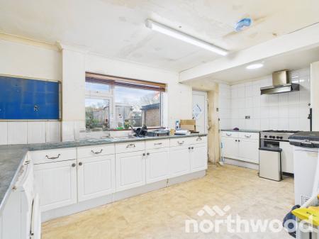 3 bedroom Semi-detached house for sale in Noakes Meadow, Ashford, Ashford, TN23