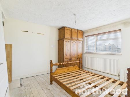 3 bedroom Semi-detached house for sale in Noakes Meadow, Ashford, Ashford, TN23