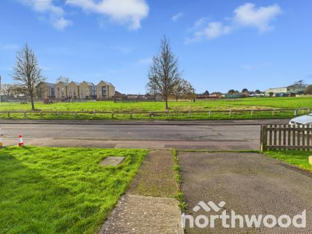 3 bedroom Semi-detached house for sale in Noakes Meadow, Ashford, Ashford, TN23