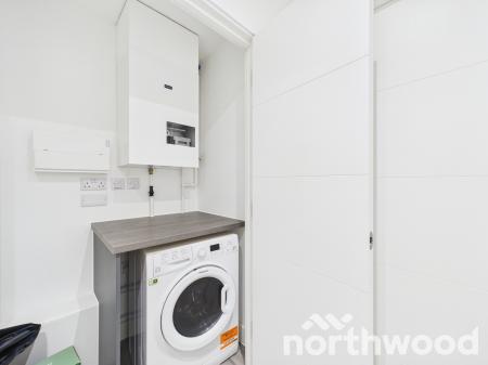 2 bedroom Flat to let in George Street, Victoria Point, Ashford, TN23